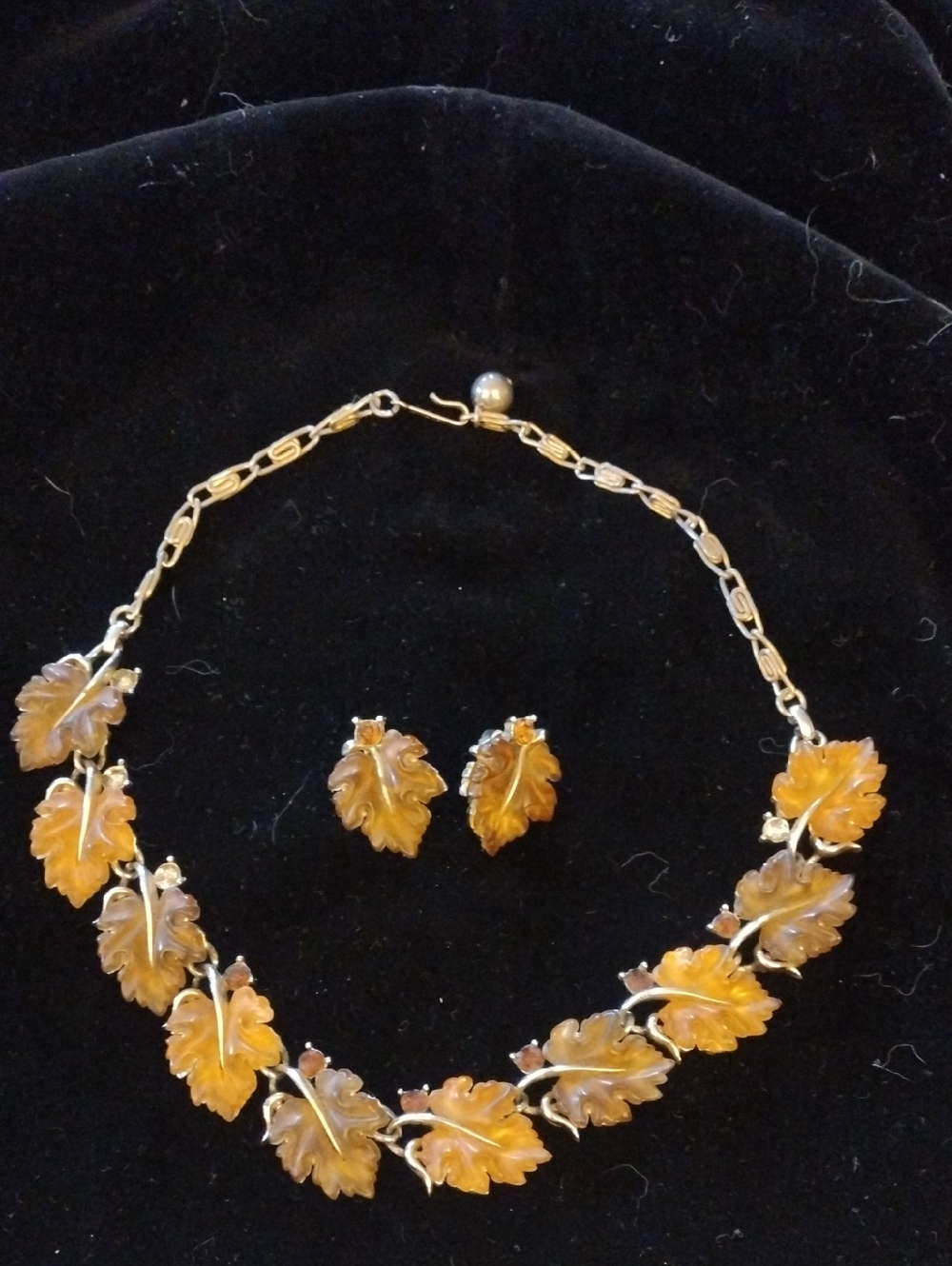 Vintage Lisner Leaf Necklace & Earring Set